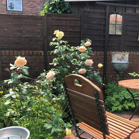Altstadthus-Gemuetliches Ferienhaus Mit Gaertchen Friedrichstadt Exteriör bild